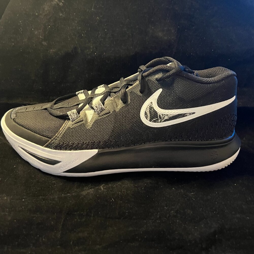 Nike Kyrie Flytrap 6 Black White NWOT M 9